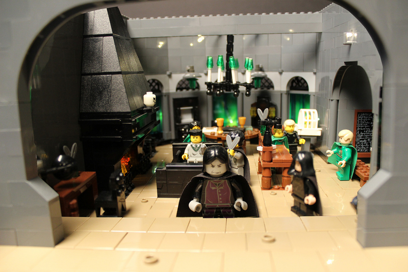 Illustration for article titled Hogwarts Comes To Life In This Incredible 400,000-Brick LEGO Diorama